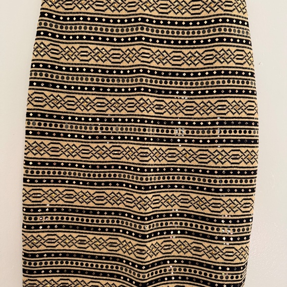 Gorgeous St.John Women’s Gold & Black embellished Knit Evening Gown Size 6 - Picture 7 of 12